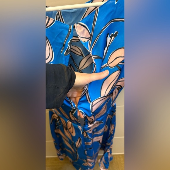 NWT Reiss Blue Sarah Printed Flutter Sleeves Peek-a-Boo back knee length XS - Picture 5 of 14